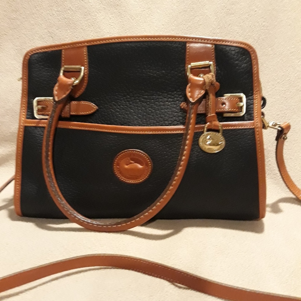Dooney & Bourke leather bag- Excellent condition!!
